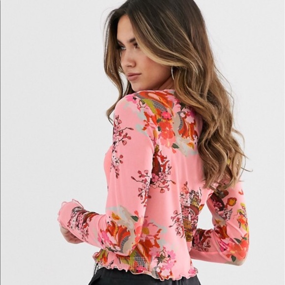 90s inspired crop top 🐉 print - Picture 3 of 6